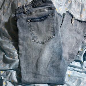 Blue Straight Leg Jeans with Classic Denim Style